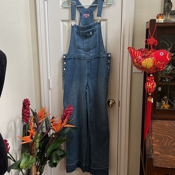 JUICY COUTURE DENIM WIDE LEG OVERALL WITH RELEASE HEM in Medium Wash medium - Picture 12 of 12